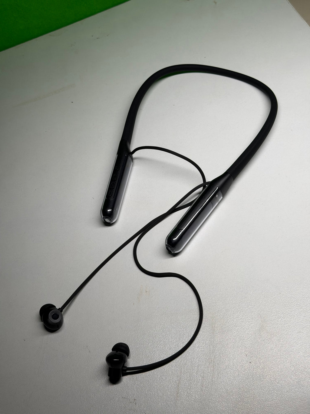 ADMOS WIRELESS NECKBAND